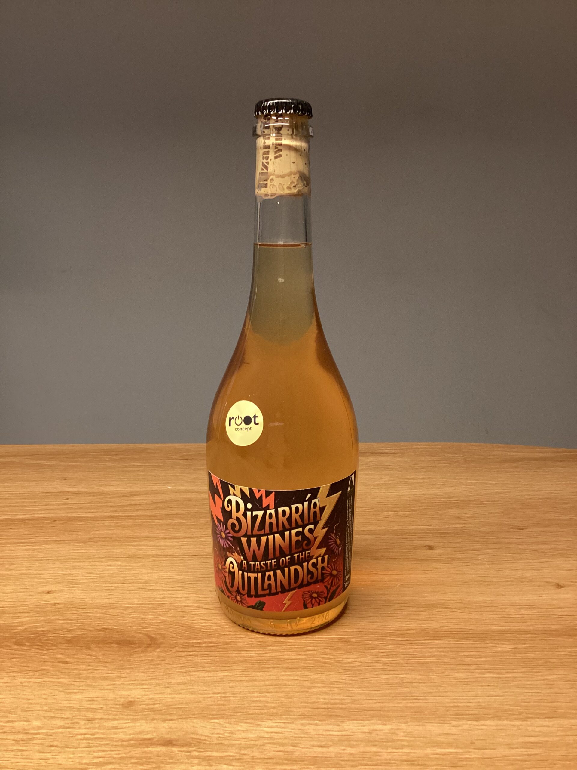 botella de vino tinto natural Bizarria Wines Outlandish elaborado con monastrell y fermentacion espontanea en Yecla Murcia